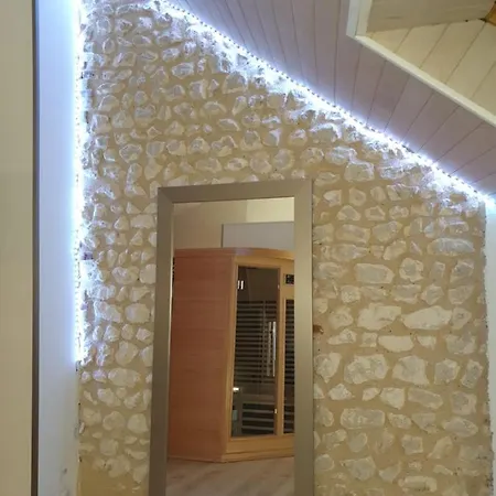 La Maison Des Galeries Classe 4 Etoiles Nyaraló *